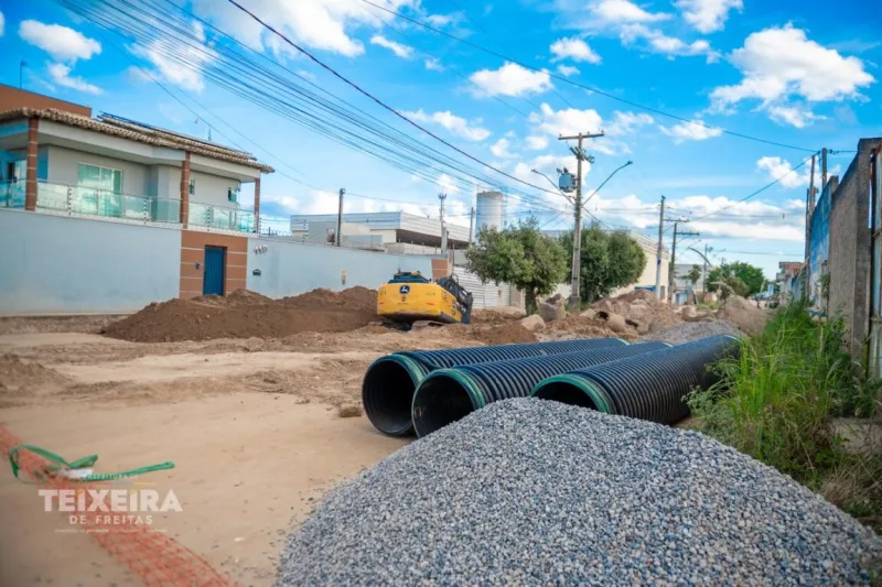 Drenagem avança no bairro Ouro Verde Drenagem avança no bairro Ouro Verde