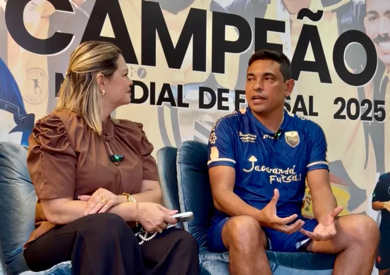 Professor de futsal de Teixeira de Freitas embarca para os Estados Unidos e representará o Brasil no World Futsal Championship Professor de futsal de Teixeira de Freitas embarca para os Estados Unidos e representará o Brasil no World Futsal Championship