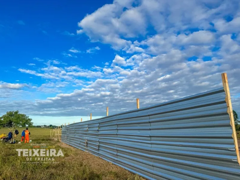 Prefeitura de Teixeira de Freitas inicia construção do Abrigo Municipal de Animais Prefeitura de Teixeira de Freitas inicia construção do Abrigo Municipal de Animais