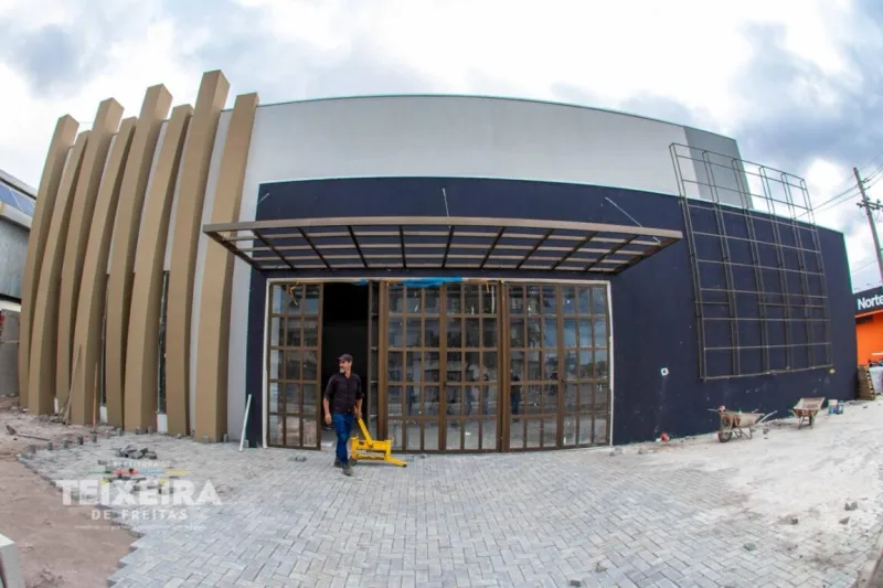 Auditório da Escola Municipal Antônio Chicon Sobrinho entra na reta final com avanço das etapas de acabamento Auditório da Escola Municipal Antônio Chicon Sobrinho entra na reta final com avanço das etapas de acabamento