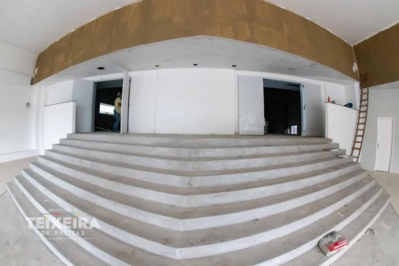 Auditório da Escola Municipal Antônio Chicon Sobrinho entra na reta final com avanço das etapas de acabamento Auditório da Escola Municipal Antônio Chicon Sobrinho entra na reta final com avanço das etapas de acabamento