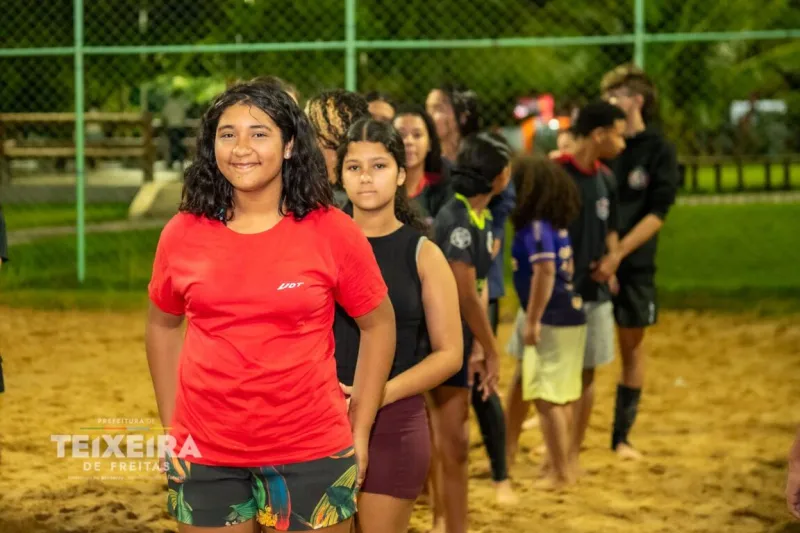 Jovens de 13 a 20 anos podem participar de aulas gratuitas de vôlei no Parque da Biquinha Jovens de 13 a 20 anos podem participar de aulas gratuitas de vôlei no Parque da Biquinha