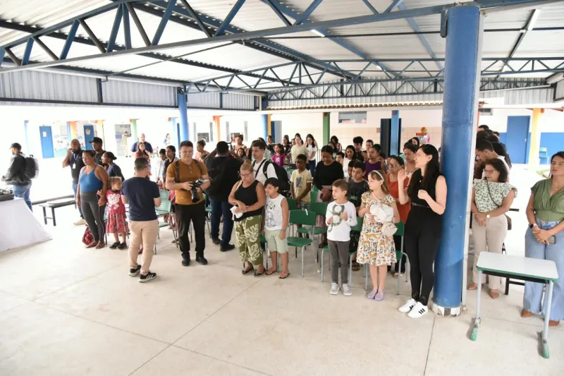 Sicoob Carlos Chagas entrega óculos a alunos de Teixeira de Freitas em ação do projeto “De Olho no Futuro” Sicoob Carlos Chagas entrega óculos a alunos de Teixeira de Freitas em ação do projeto “De Olho no Futuro”