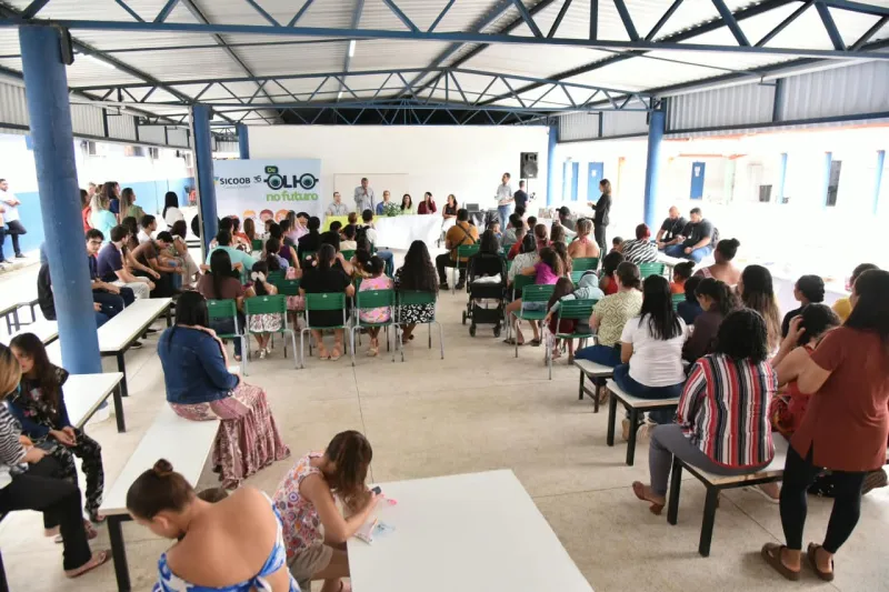 Sicoob Carlos Chagas entrega óculos a alunos de Teixeira de Freitas em ação do projeto “De Olho no Futuro” Sicoob Carlos Chagas entrega óculos a alunos de Teixeira de Freitas em ação do projeto “De Olho no Futuro”