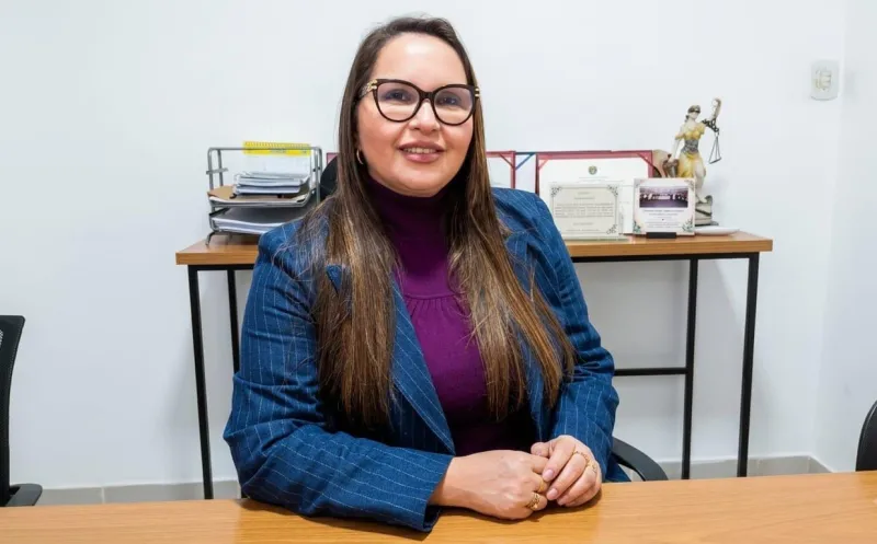 Entrevista: presidente da Comissão em Defesa da Mulher fala sobre o Agosto Lilás em Teixeira de Freitas Entrevista: presidente da Comissão em Defesa da Mulher fala sobre o Agosto Lilás em Teixeira de Freitas
