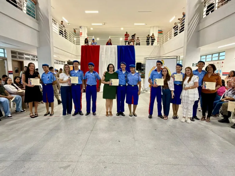 Alunos do Colégio Militar Anísio Teixeira são promovidos e recebem homenagens por desempenho no primeiro semestre Alunos do Colégio Militar Anísio Teixeira são promovidos e recebem homenagens por desempenho no primeiro semestre