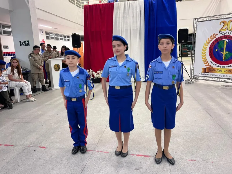 Alunos do Colégio Militar Anísio Teixeira são promovidos e recebem homenagens por desempenho no primeiro semestre Alunos do Colégio Militar Anísio Teixeira são promovidos e recebem homenagens por desempenho no primeiro semestre