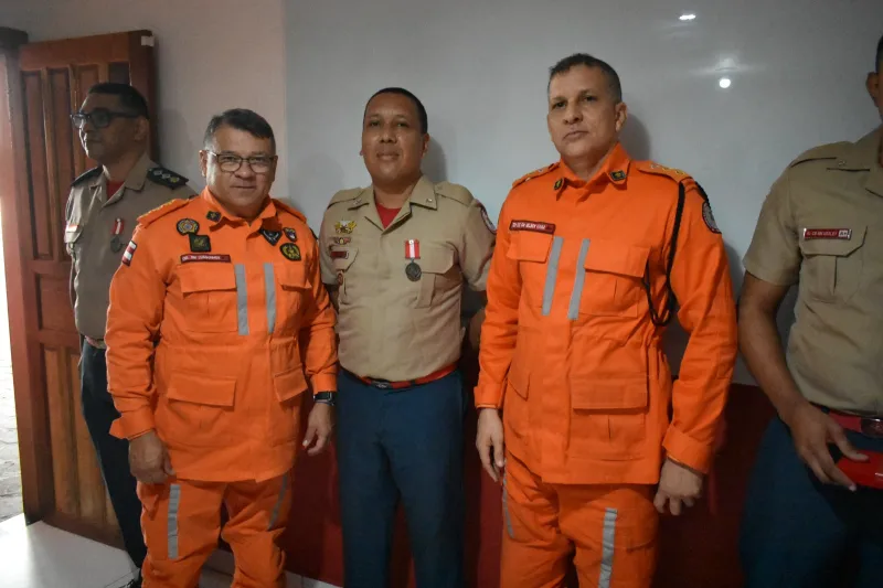 Comandante Regional visita o 18ºBBM em Teixeira de Freitas Comandante Regional visita o 18ºBBM em Teixeira de Freitas