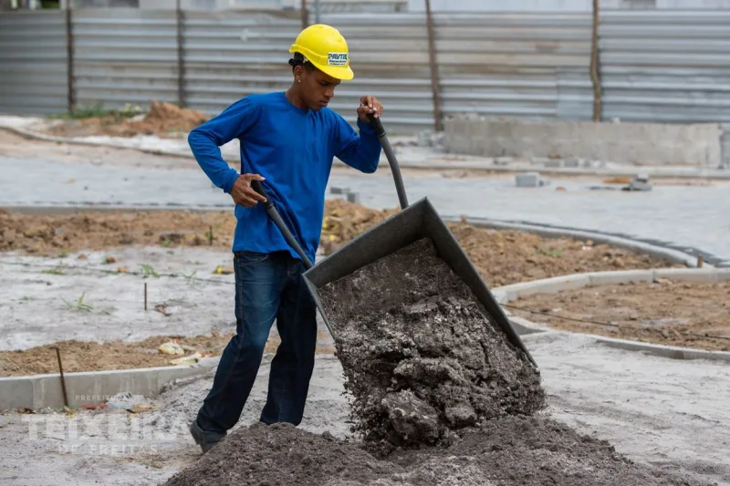 Obra da Praça do Recanto do Lago avança para novas etapas de execução Obra da Praça do Recanto do Lago avança para novas etapas de execução