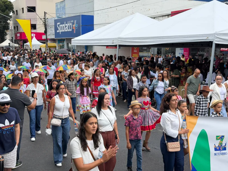 Desfile de 7 de Setembro leva história do Brasil às ruas de Teixeira de Freitas Desfile de 7 de Setembro leva história do Brasil às ruas de Teixeira de Freitas