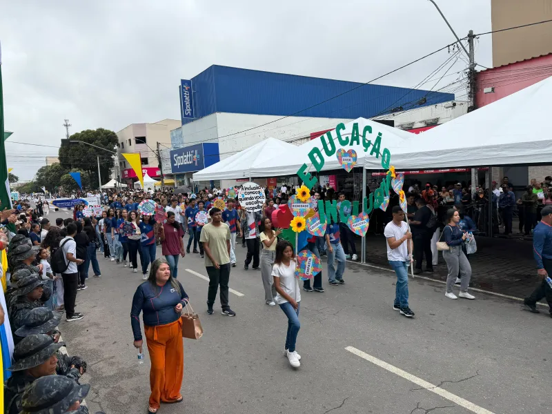 Desfile de 7 de Setembro leva história do Brasil às ruas de Teixeira de Freitas Desfile de 7 de Setembro leva história do Brasil às ruas de Teixeira de Freitas