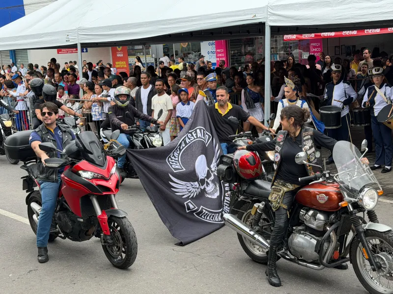 Desfile de 7 de Setembro leva história do Brasil às ruas de Teixeira de Freitas Desfile de 7 de Setembro leva história do Brasil às ruas de Teixeira de Freitas