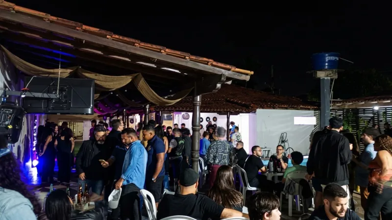 Uma viagem de volta aos anos 80: 2ª Noite do Vinil é sucesso em Teixeira de Freitas Uma viagem de volta aos anos 80: 2ª Noite do Vinil é sucesso em Teixeira de Freitas
