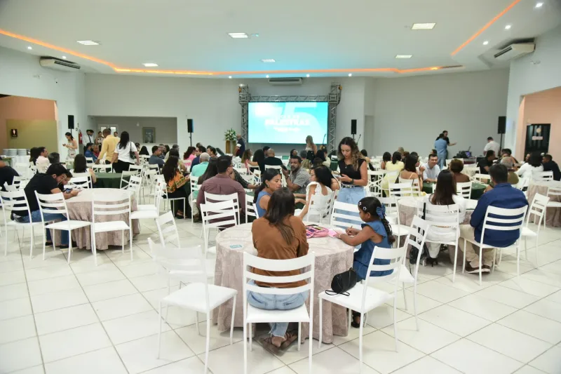 Sicoob Carlos Chagas celebra 35 anos com palestra de Jakson Follmann em Teixeira de Freitas Sicoob Carlos Chagas celebra 35 anos com palestra de Jakson Follmann em Teixeira de Freitas