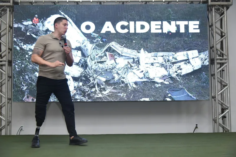 Sicoob Carlos Chagas celebra 35 anos com palestra de Jakson Follmann em Teixeira de Freitas Sicoob Carlos Chagas celebra 35 anos com palestra de Jakson Follmann em Teixeira de Freitas