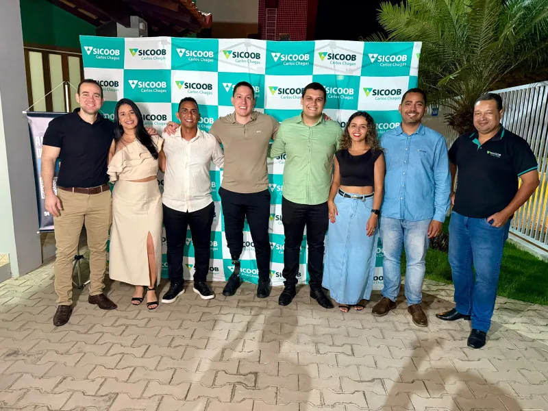 Sicoob Carlos Chagas celebra 35 anos com palestra de Jakson Follmann em Teixeira de Freitas Sicoob Carlos Chagas celebra 35 anos com palestra de Jakson Follmann em Teixeira de Freitas