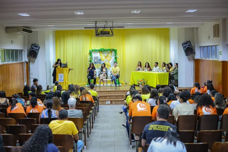 Roda de conversa reúne comunidade e profissionais para falar sobre saúde mental em Teixeira de Freitas Roda de conversa reúne comunidade e profissionais para falar sobre saúde mental em Teixeira de Freitas