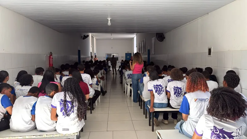 PMBA realiza palestra sobre violência, bullying e segurança no ambiente escolar em Teixeira de Freitas PMBA realiza palestra sobre violência, bullying e segurança no ambiente escolar em Teixeira de Freitas