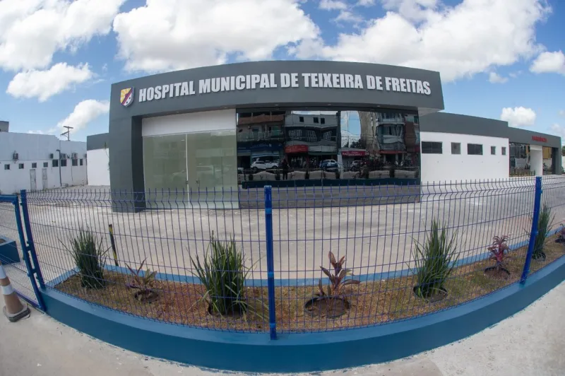 Fachada do Hospital Municipal de Teixeira de Freitas passa por reforma e ganha acesso exclusivo para pedestres Fachada do Hospital Municipal de Teixeira de Freitas passa por reforma e ganha acesso exclusivo para pedestres