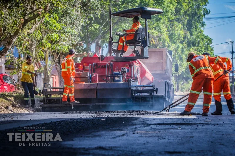 Prefeitura realiza pavimentação da Avenida Panhossi, no Jardim Liberdade Prefeitura realiza pavimentação da Avenida Panhossi, no Jardim Liberdade