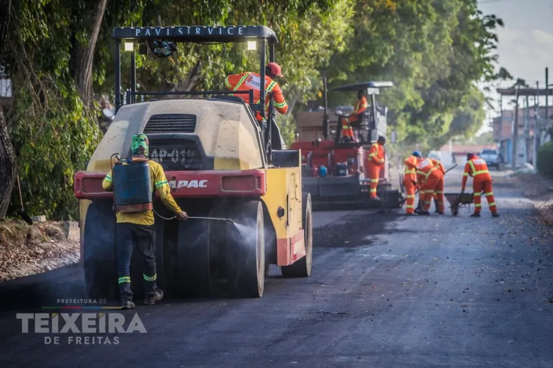 Prefeitura realiza pavimentação da Avenida Panhossi, no Jardim Liberdade Prefeitura realiza pavimentação da Avenida Panhossi, no Jardim Liberdade