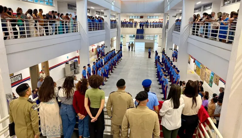 Alunos do Colégio Militar Anísio Teixeira são promovidos e recebem homenagens por desempenho no primeiro semestre