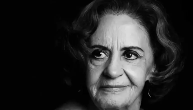 Atriz Laura Cardoso, pioneira da televisão, morre aos 98 anos