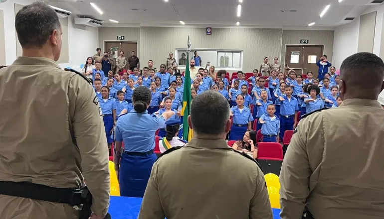 Colégio da Polícia Militar Anísio Teixeira realiza formatura da primeira turma do PROERD de 2026