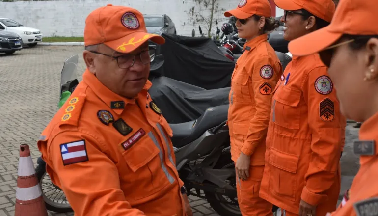 Comandante Regional visita o 18ºBBM em Teixeira de Freitas
