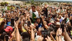 Deputado Nikolas Ferreira conclui caminhada até Brasília em protesto e mobiliza debates políticos   