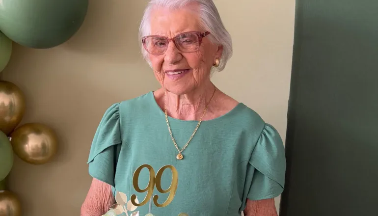 Dona Maura Ribeiro celebra 99 anos cercada pelo amor da família em Teixeira de Freitas