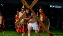 Encenação “A Paixão de Cristo” reúne grande público e fortalece cenário cultural em Teixeira de Freitas