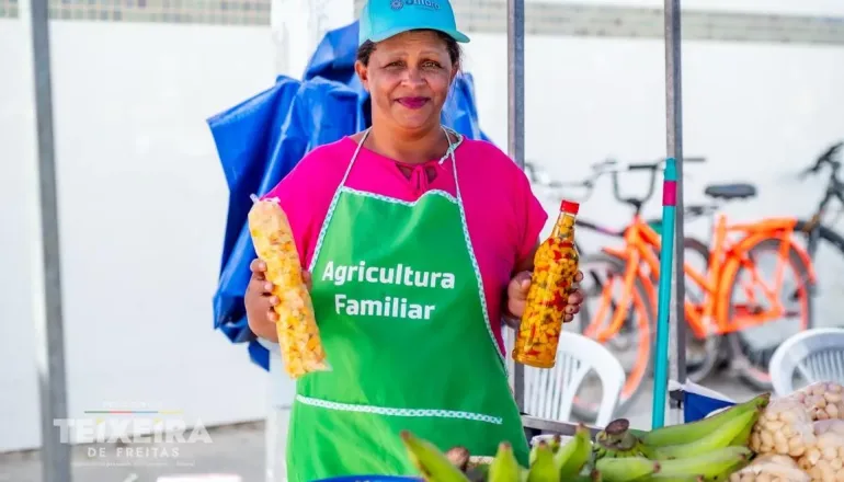 Feira da Agricultura Familiar aproxima produtores e consumidores em Teixeira de Freitas