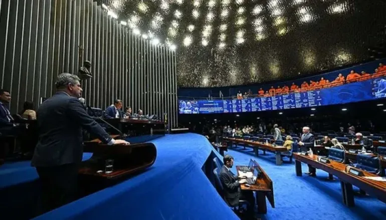 Filmou acidente ou foto de cadáver? Senado aprova lei que pune registro e compartilhamento de imagens de vítimas