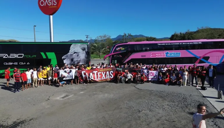 Flatexas e Flagirls levam caravana para partida decisiva do Flamengo na Libertadores