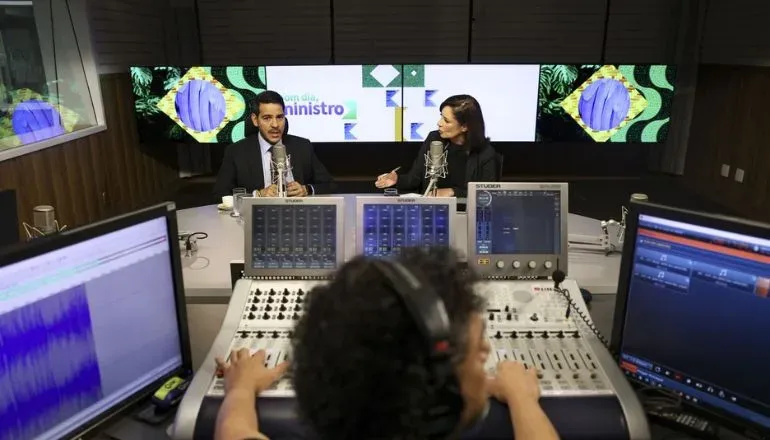 Governo avalia se mantém descontos do INSS por entidades