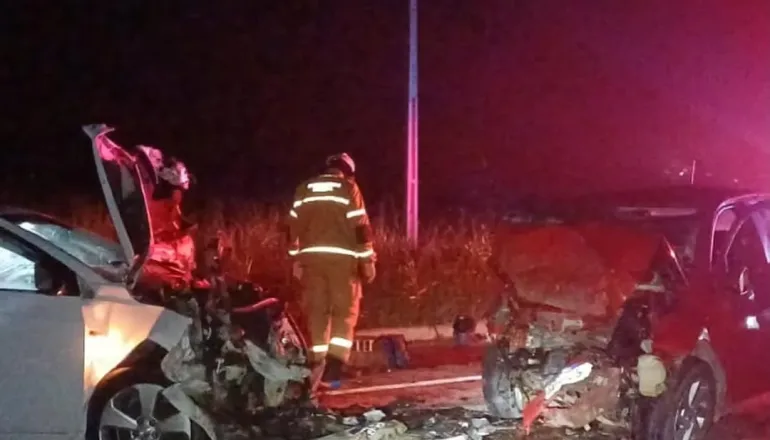 Grave acidente na madrugada desta sexta-feira na BR-101 deixa dois mortos em Teixeira de Freitas