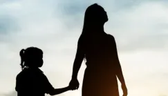 Mães solo enfrentam barreiras na garantia de direitos aos filhos