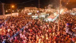 Milhares de foliões celebraram segundo dia da Micareta de Teixeira; entenda a relação com o axé music