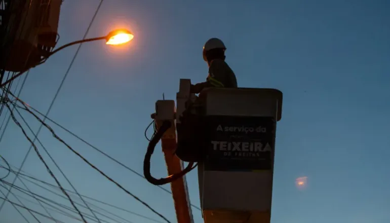 Modernização da iluminação avança e chega aos bairros Bela Vista e Ulisses Guimarães