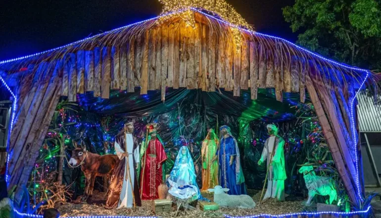 Natal Iluminado encanta moradores e visitantes e fortalece a economia local em Teixeira de Freitas
