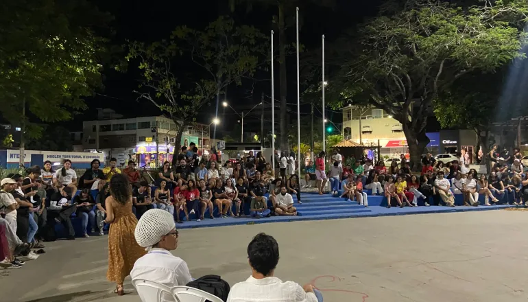 O Resgate da Palavra: aula pública reúne política, filosofia e poesia em Teixeira