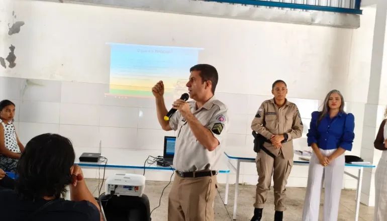 PMBA leva PROERD a quatro escolas neste semestre para prevenir drogas e violência em Teixeira de Freitas