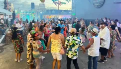 Pré-Carnaval ‘Abre Alas’ reúne multidão e movimenta economia na Rua da Pituba, em Teixeira de Freitas