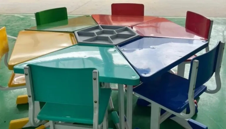 Prefeitura de Teixeira de Freitas investe na aquisição de mobiliário para fortalecer a educação municipal