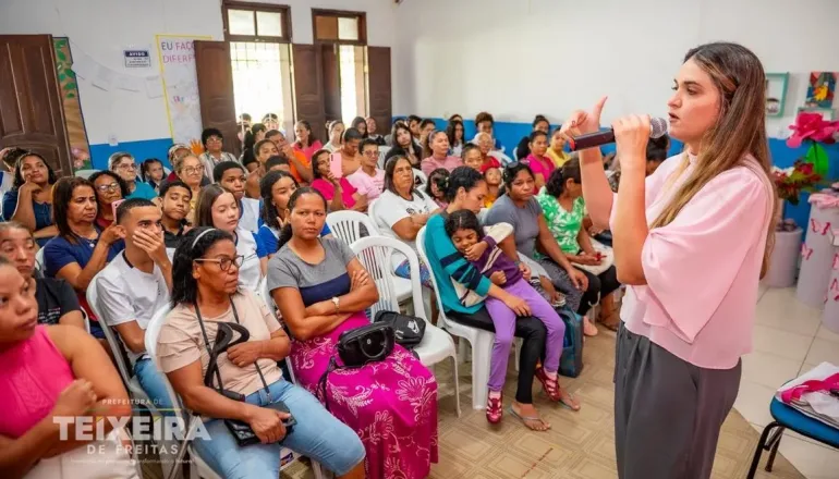 Prefeitura de Teixeira de Freitas realiza ação do Outubro Rosa no CRAS Vila Vargas