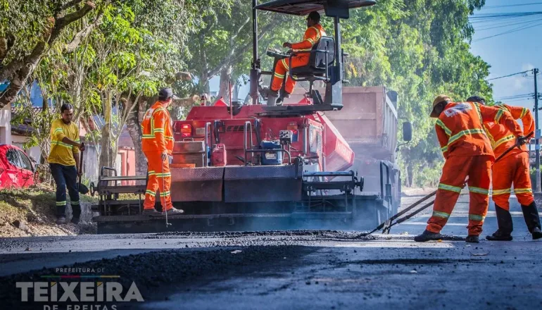 Prefeitura realiza pavimentação da Avenida Panhossi, no Jardim Liberdade