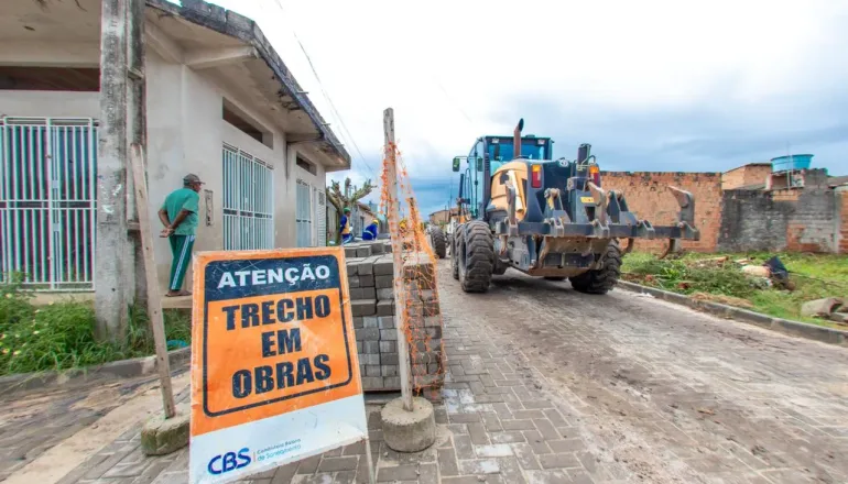 Prefeitura segue com pavimentação e chega à Rua Honduras, no bairro Ulisses Guimarães