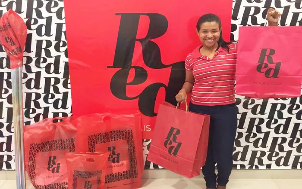 Lojas Red: Conheça a ganhadora da Campanha ‘Minha mãe é mil’ - Vida Diária